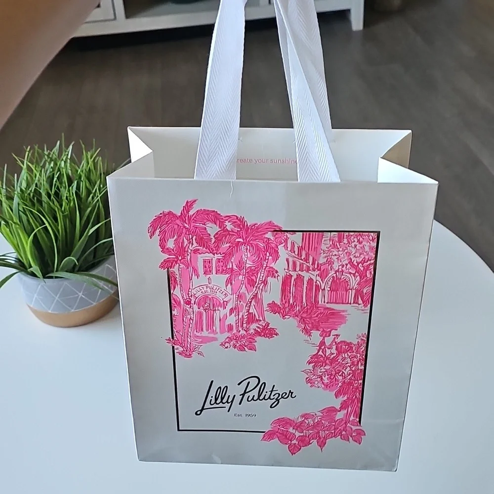 Lilly Pulitzer Pink and White Graphic Tote Gift Bag